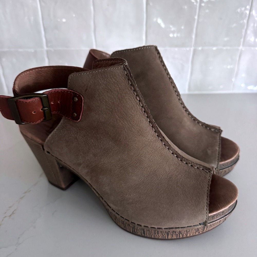 Dansko Reggie Sandal Women 38 Taupe Nubuck Leather Slingback Peep Toe Platform